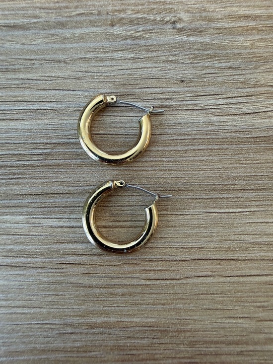 Jewelry - Classic Gold-plated Hoop Earrings - Timeless Women’s Jewelry